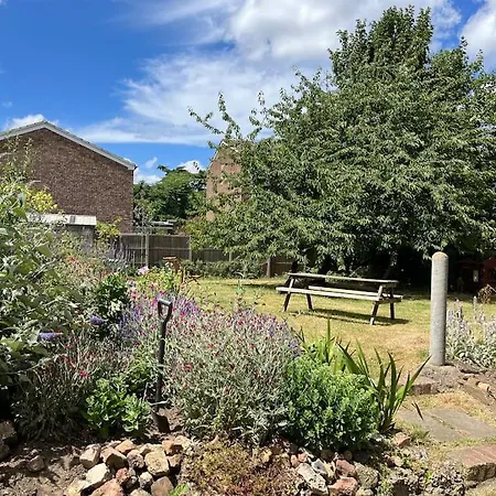 2 Bed Flat - Sw London With Parking Apartment Teddington Exterior photo