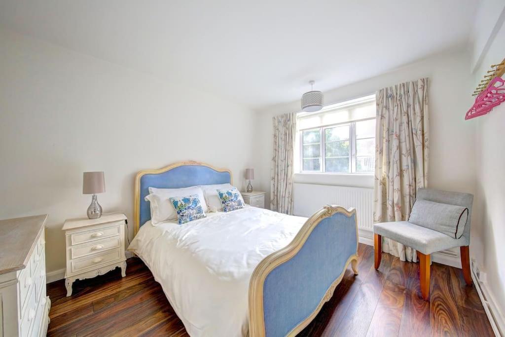 Apartment 2 Bed Flat - Sw London With Parking