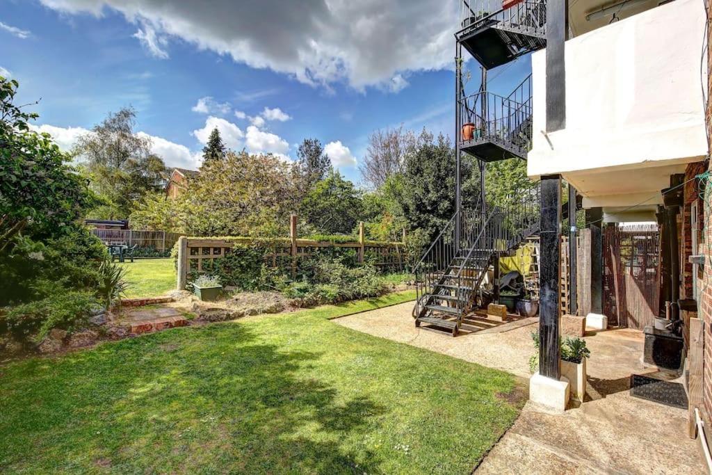 Apartment 2 Bed Flat - Sw London With Parking *