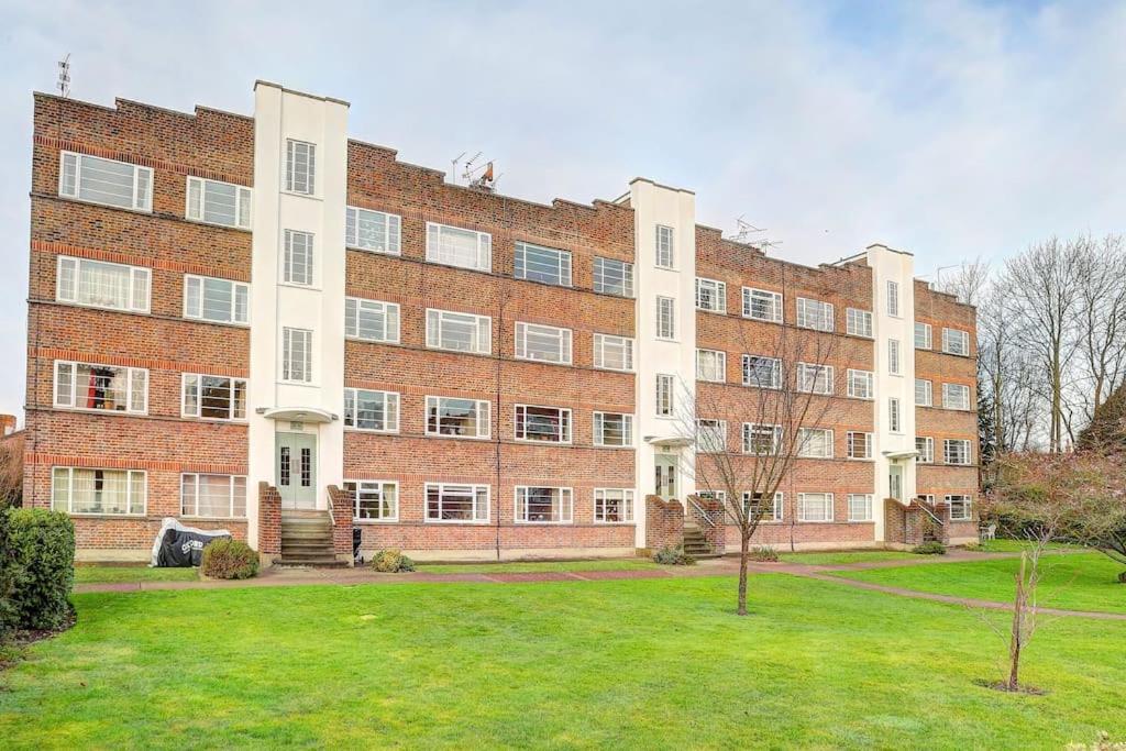 2 Bed Flat - Sw London With Parking Apartment *