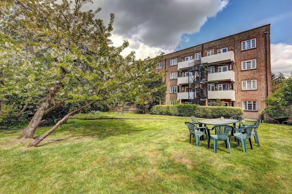 2 Bed Flat - Sw London With Parking Apartment